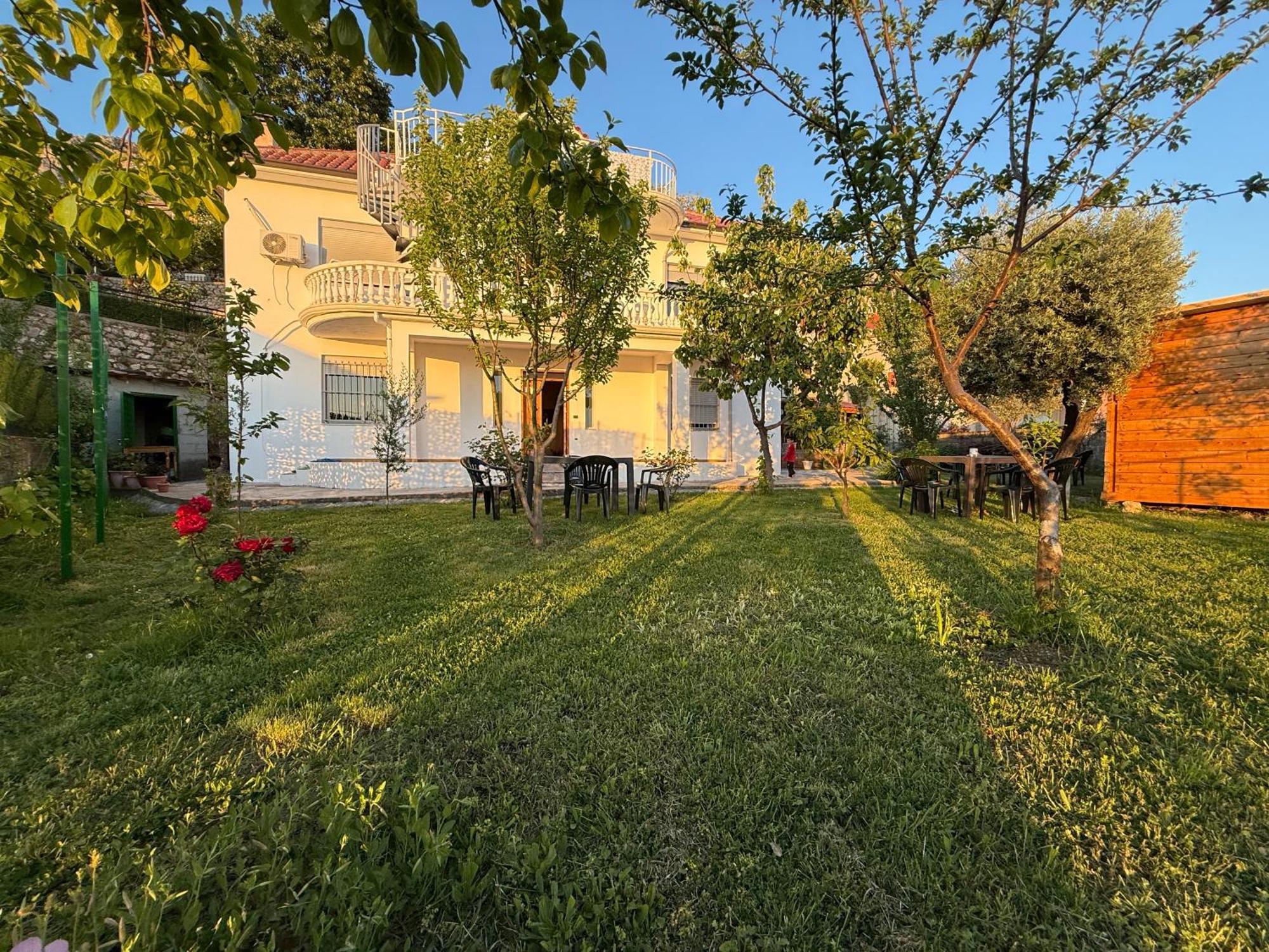 Meti Guest House Kruje Exterior photo